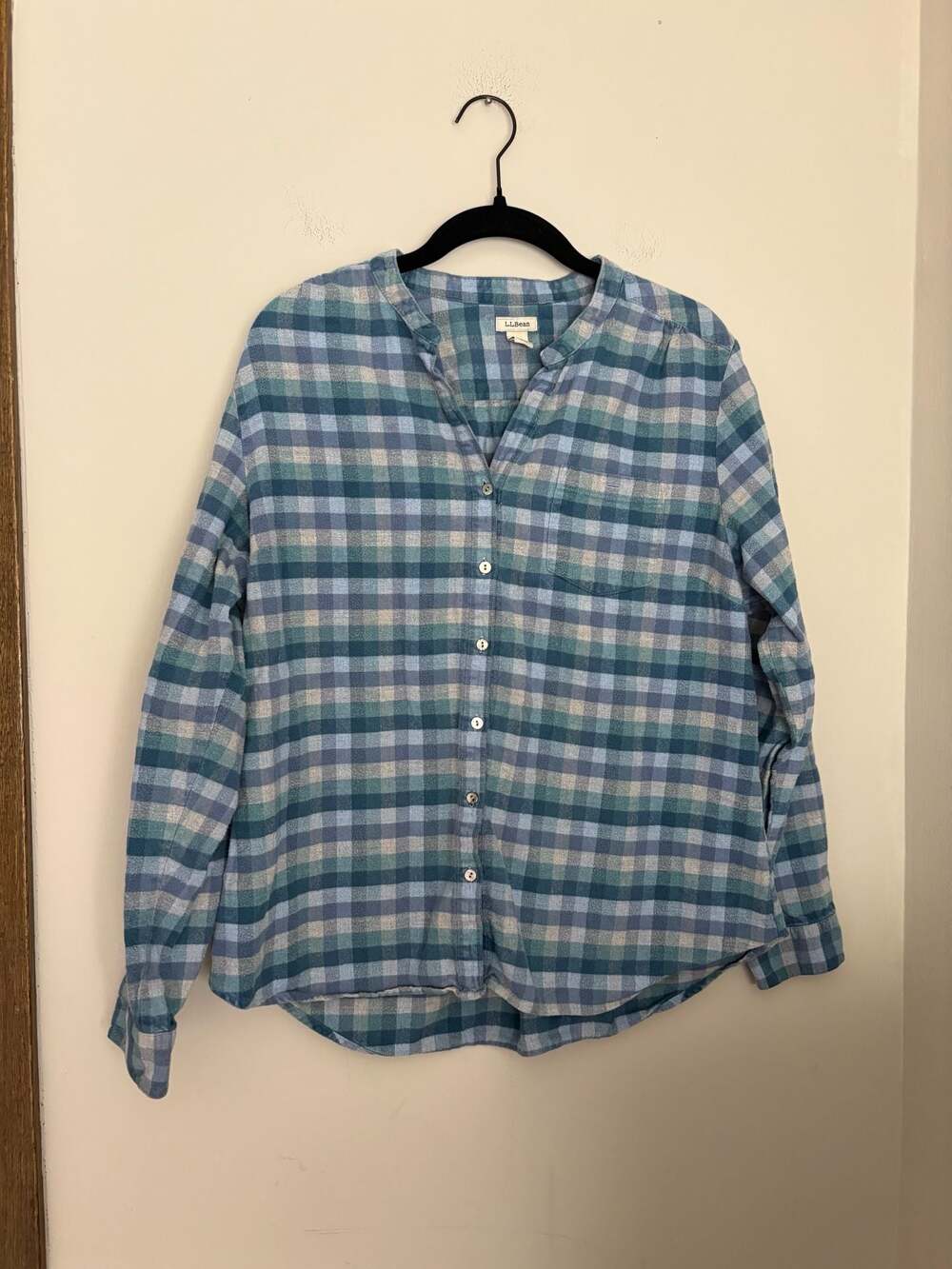 L.L.Bean Women’s Blue and Green Plaid Flannel Long-Sleeve Shirt Sz L
